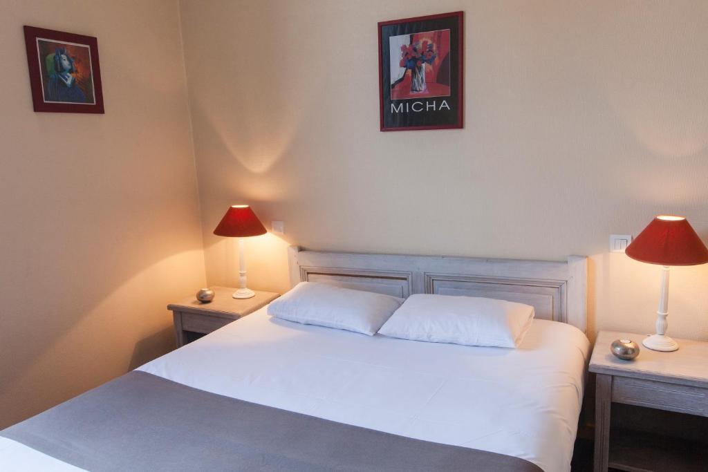 Le Corbeau Otel Auxonne Oda fotoğraf