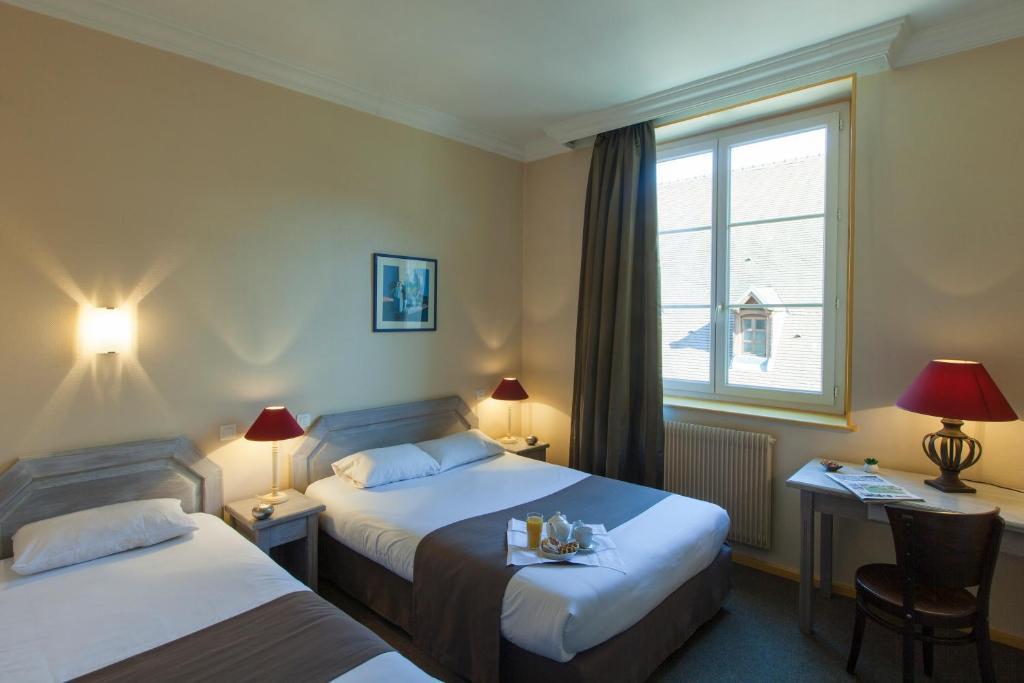 Le Corbeau Otel Auxonne Oda fotoğraf